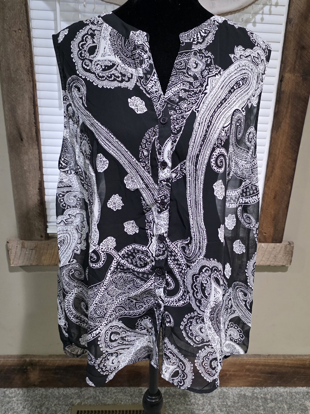 Adiva Black and White Paisley Sheer Blouse